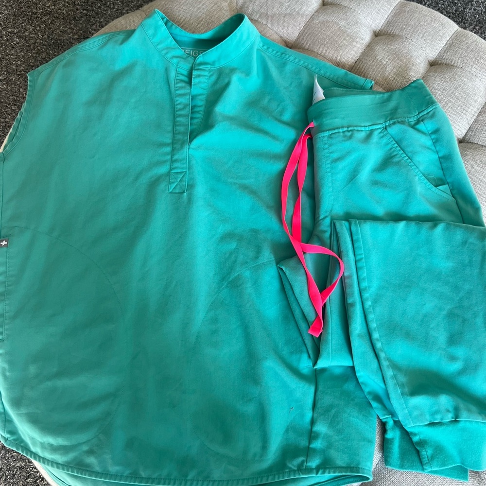 Figs scrubs-surgical green